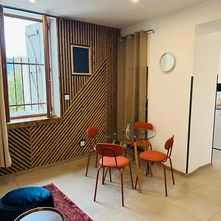 Magnifique 2 Pieces En Plein Centre Avec Parking 艾克斯莱班