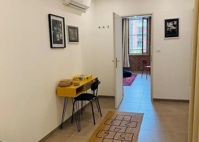 Magnifique 2 Pieces En Plein Centre Avec Parking Apartment